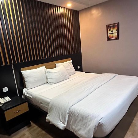 Msquare Hotel Gra Ikeja Buitenkant foto