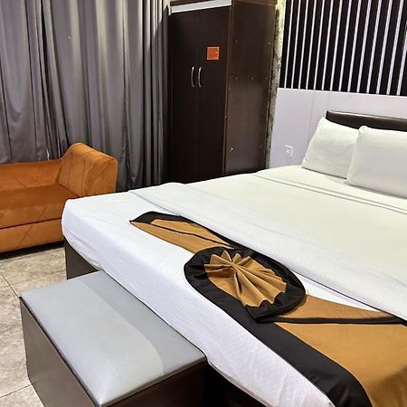 Msquare Hotel Gra Ikeja Buitenkant foto