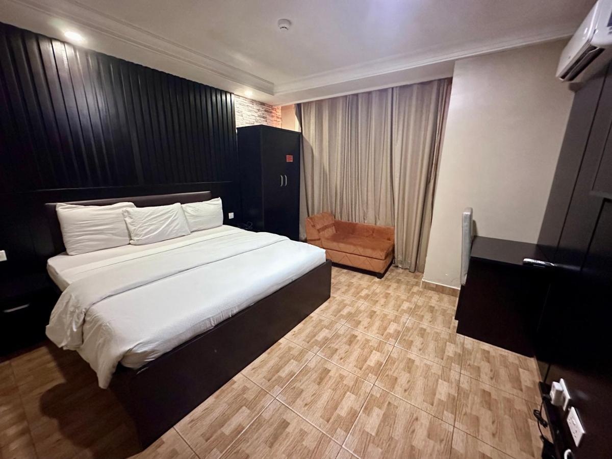 Msquare Hotel Gra Ikeja Buitenkant foto
