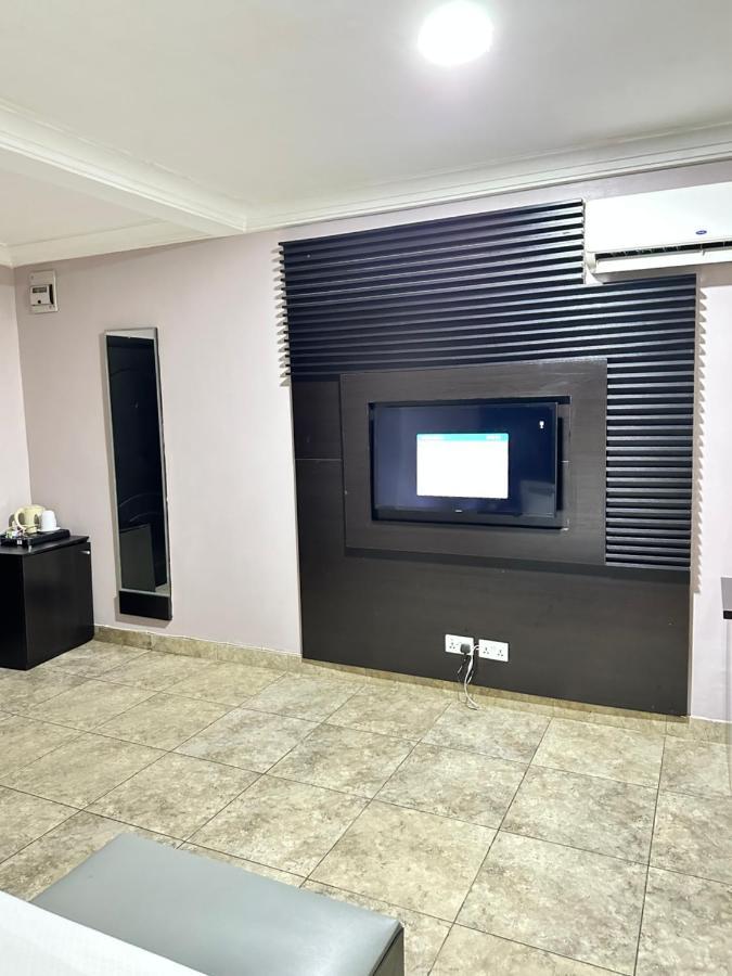 Msquare Hotel Gra Ikeja Buitenkant foto