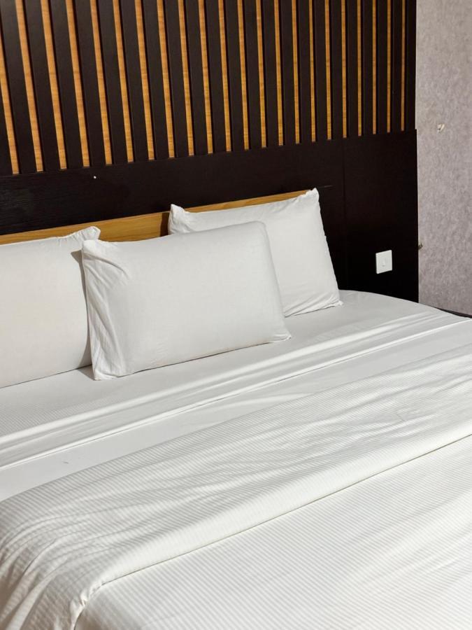 Msquare Hotel Gra Ikeja Buitenkant foto