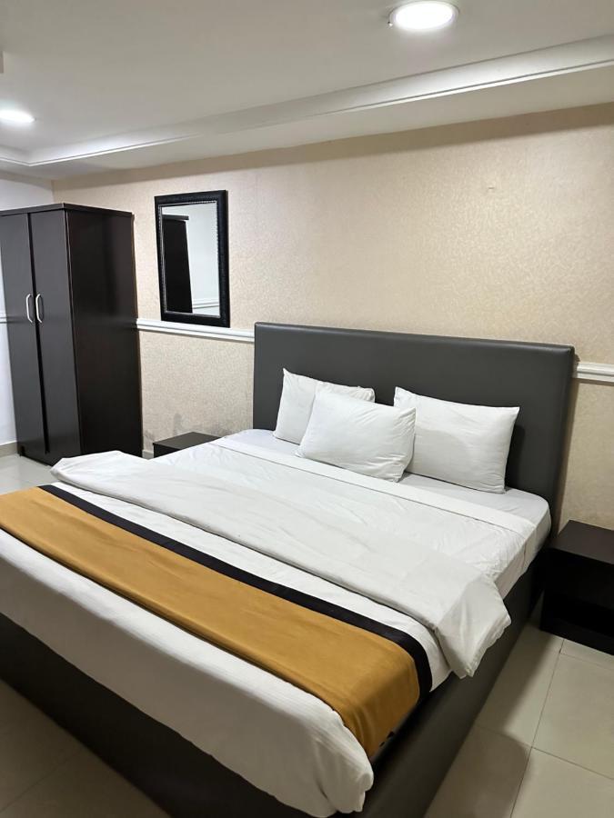 Msquare Hotel Gra Ikeja Buitenkant foto