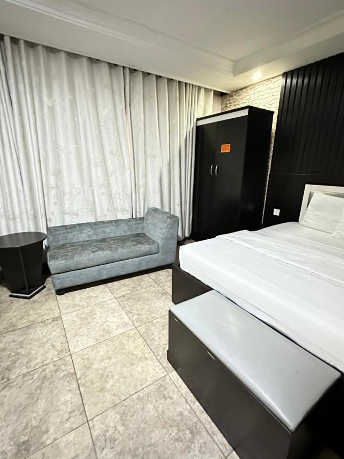 Msquare Hotel Gra Ikeja Buitenkant foto