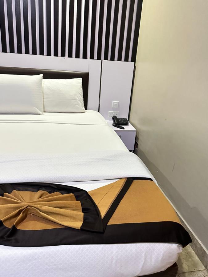 Msquare Hotel Gra Ikeja Buitenkant foto