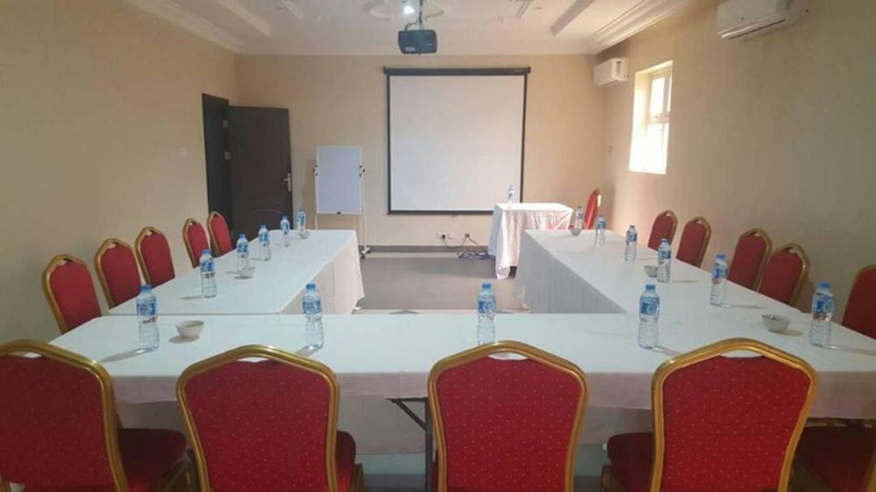Msquare Hotel Gra Ikeja Buitenkant foto