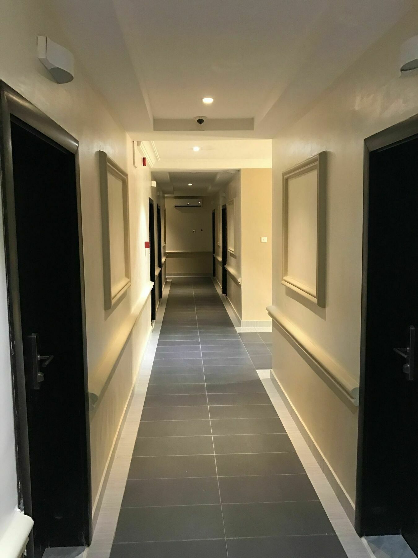 Msquare Hotel Gra Ikeja Buitenkant foto