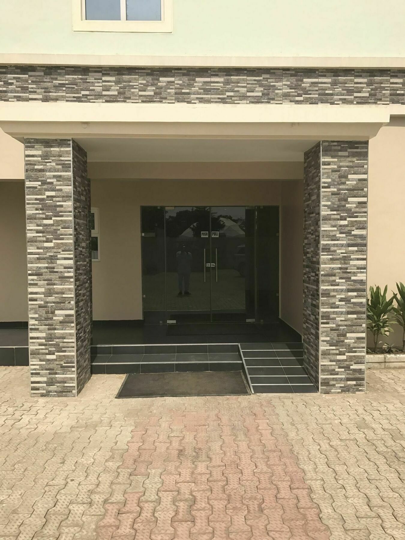 Msquare Hotel Gra Ikeja Buitenkant foto