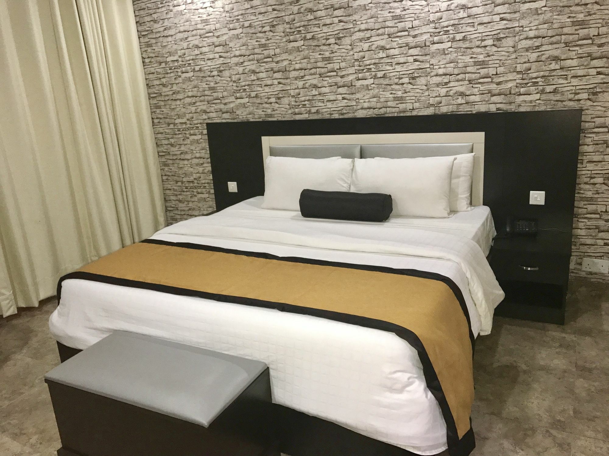 Msquare Hotel Gra Ikeja Buitenkant foto