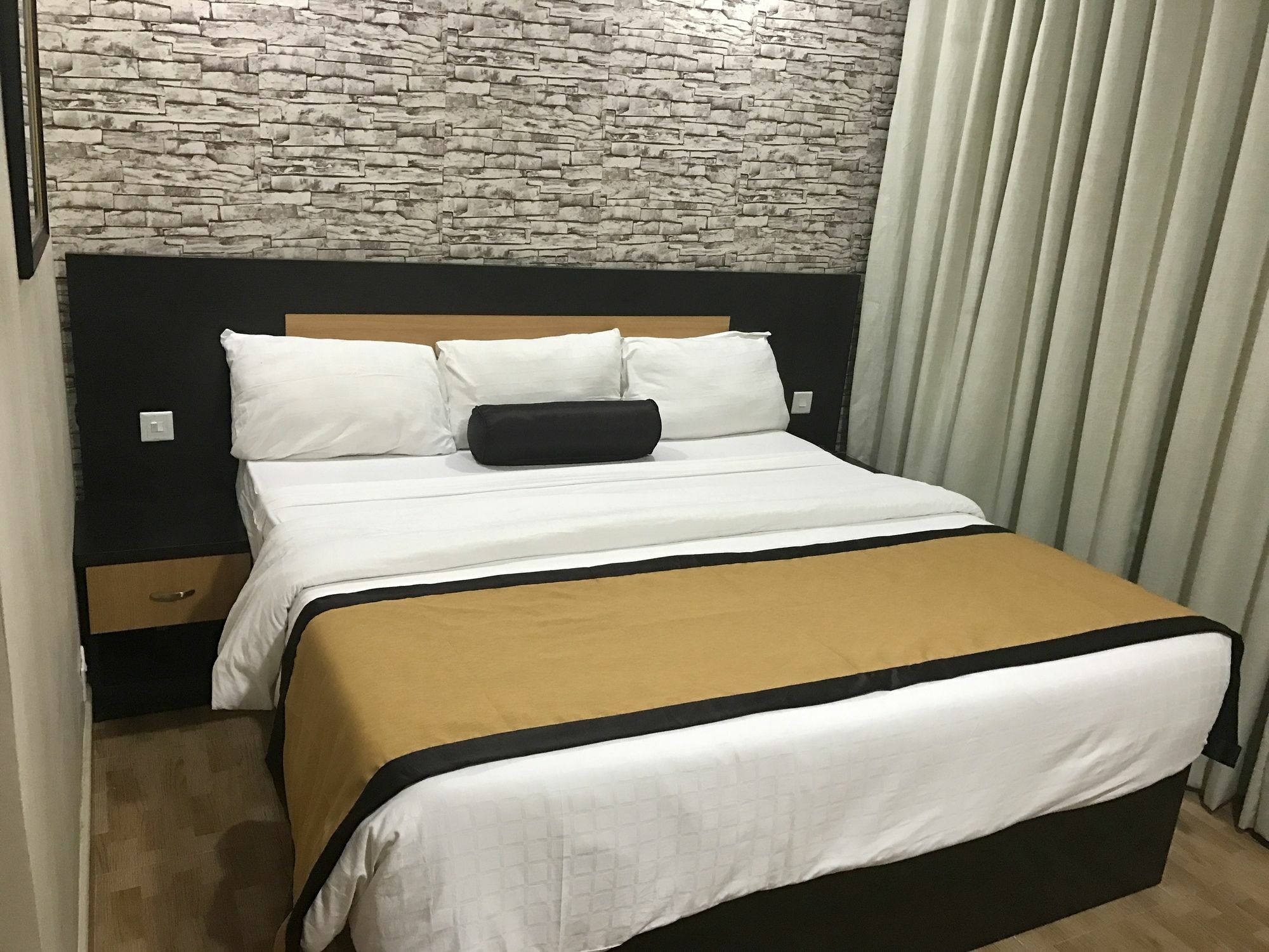 Msquare Hotel Gra Ikeja Buitenkant foto