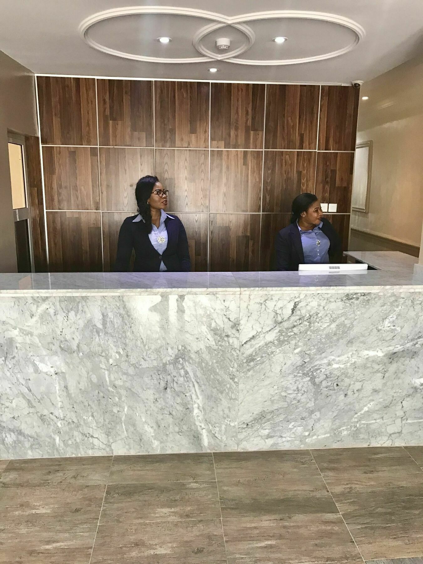 Msquare Hotel Gra Ikeja Buitenkant foto