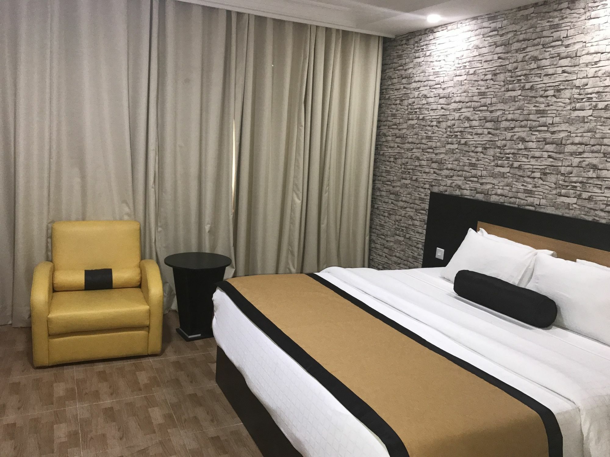 Msquare Hotel Gra Ikeja Buitenkant foto