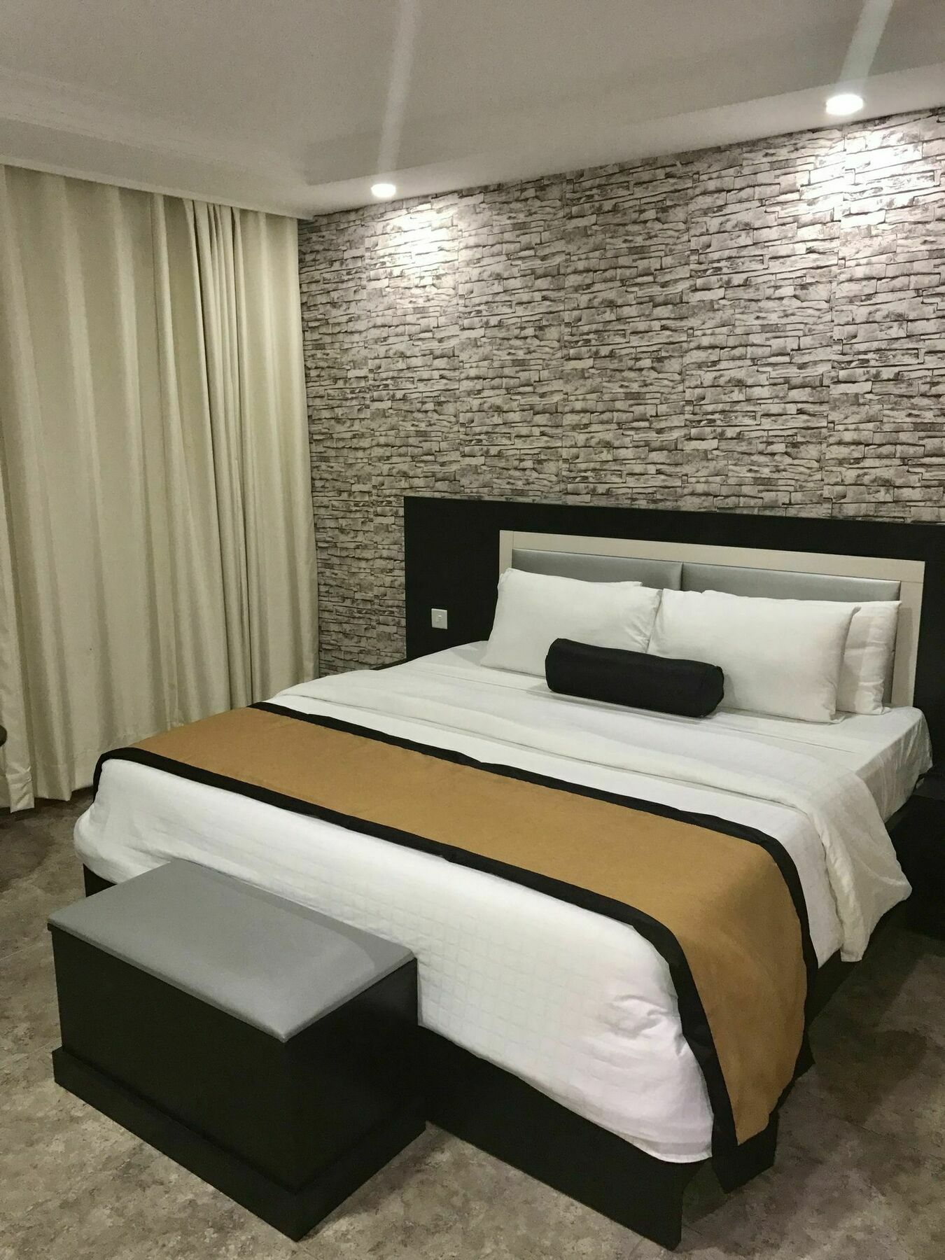 Msquare Hotel Gra Ikeja Buitenkant foto